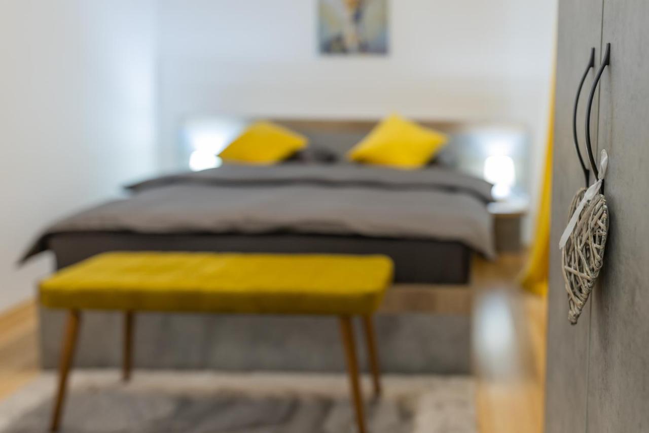 Luxury 2 Bedroom Holiday Apartment Piteşti Extérieur photo