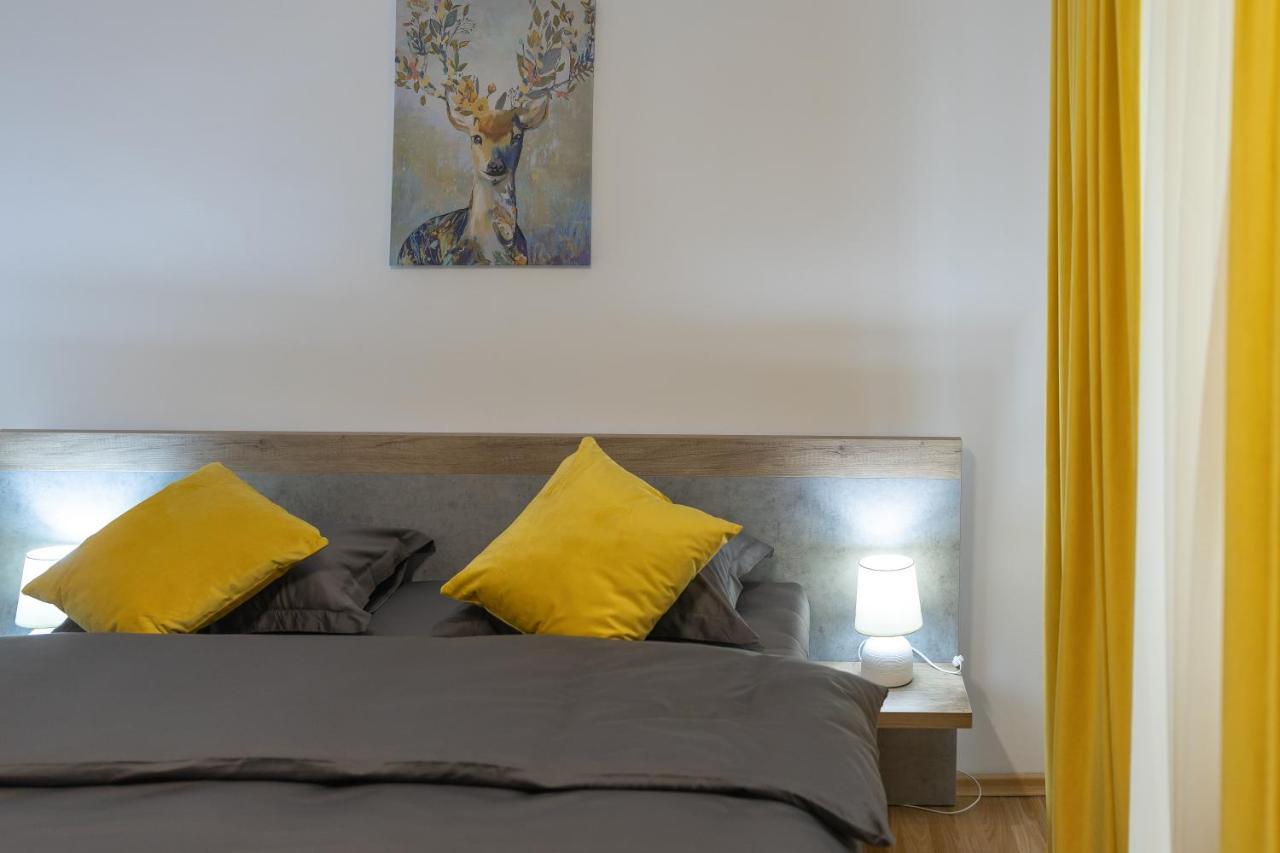 Luxury 2 Bedroom Holiday Apartment Piteşti Extérieur photo