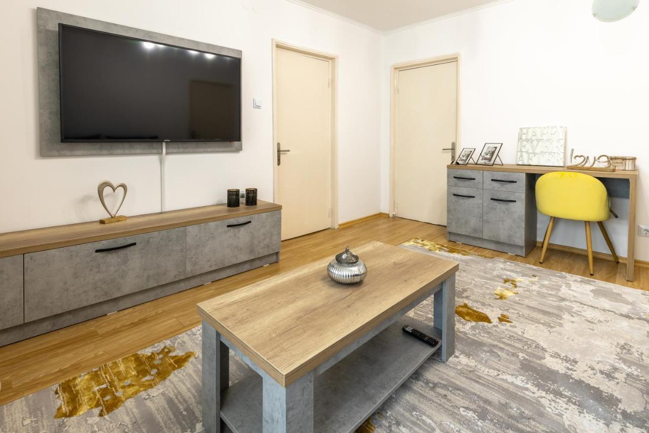 Luxury 2 Bedroom Holiday Apartment Piteşti Extérieur photo