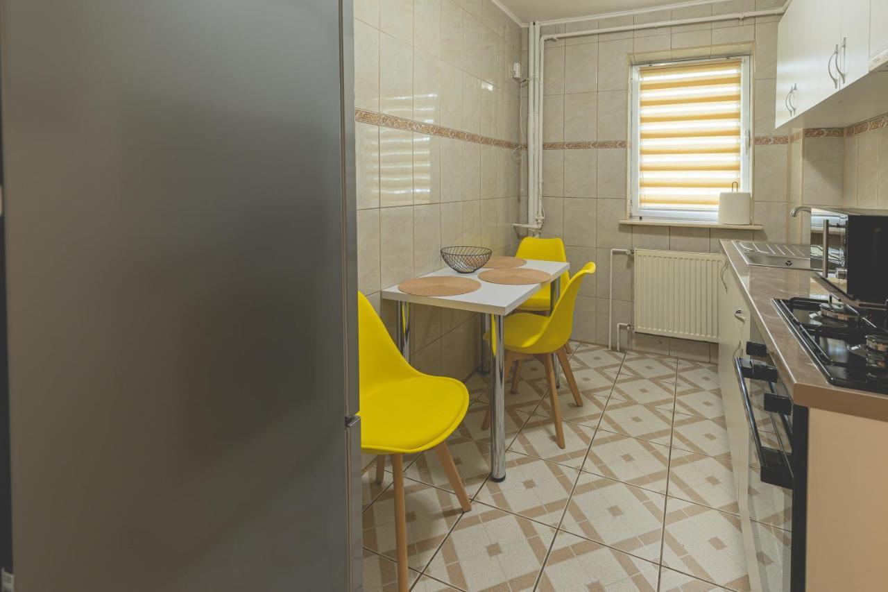 Luxury 2 Bedroom Holiday Apartment Piteşti Extérieur photo