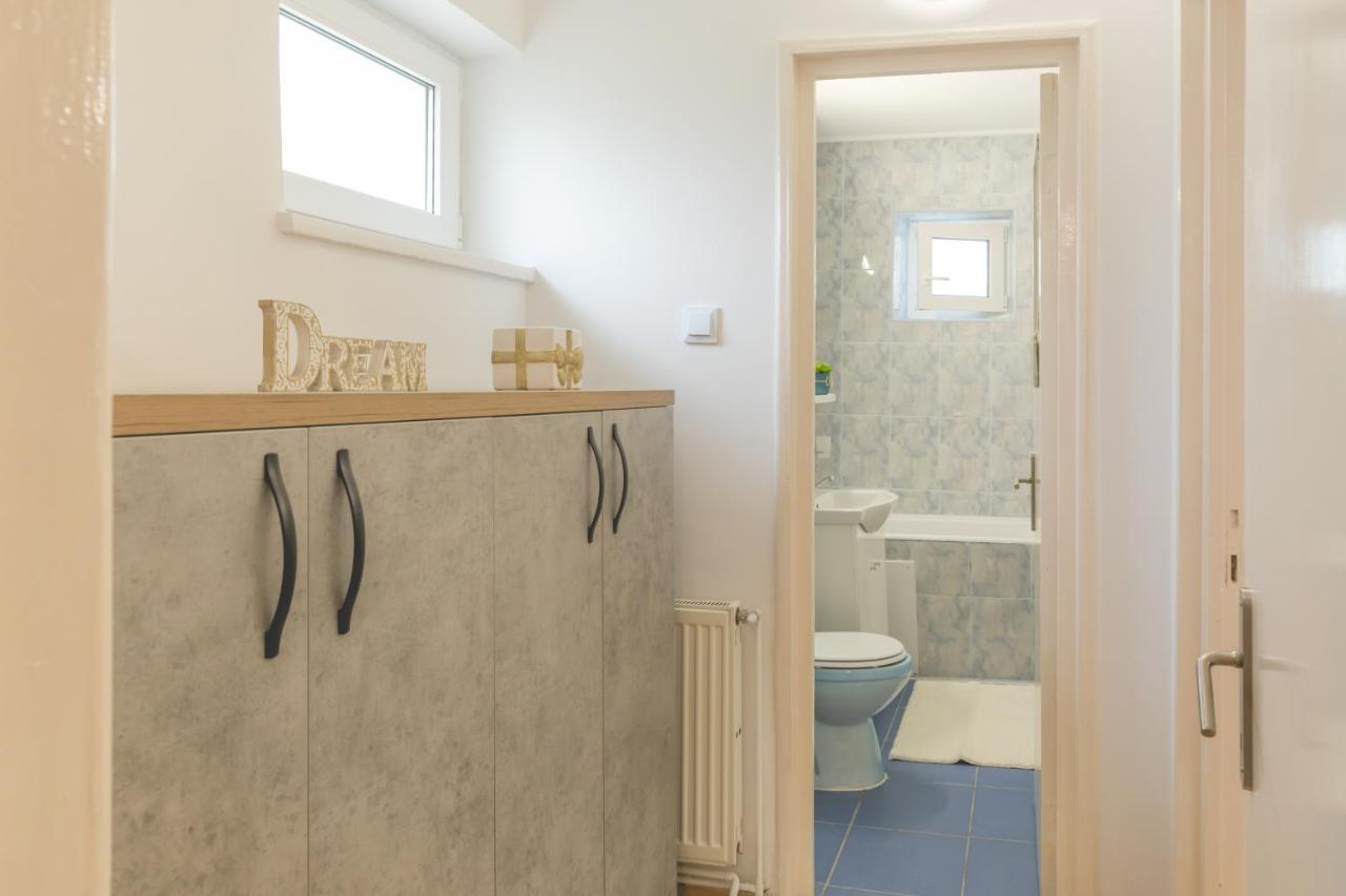 Luxury 2 Bedroom Holiday Apartment Piteşti Extérieur photo