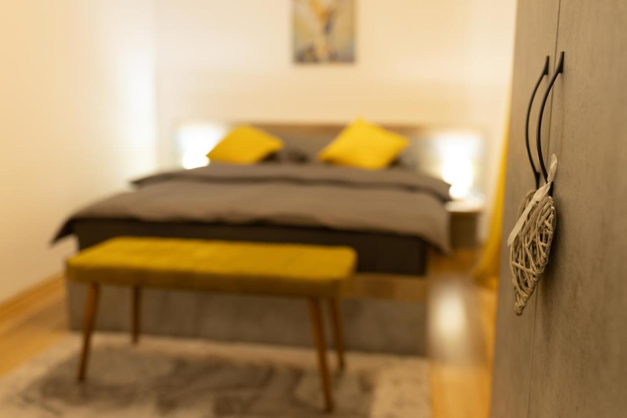 Luxury 2 Bedroom Holiday Apartment Piteşti Extérieur photo