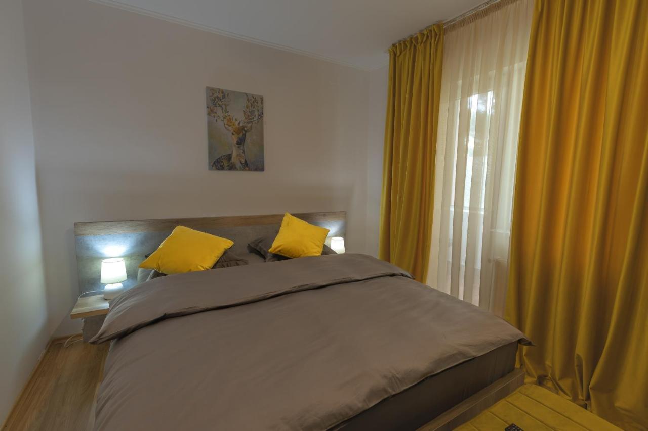 Luxury 2 Bedroom Holiday Apartment Piteşti Extérieur photo